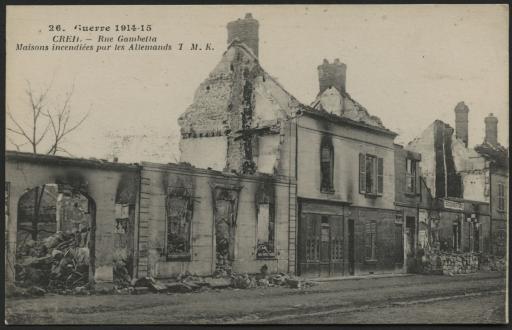 Creil. - Maisons incendiées par les Allemands rue Gambetta.